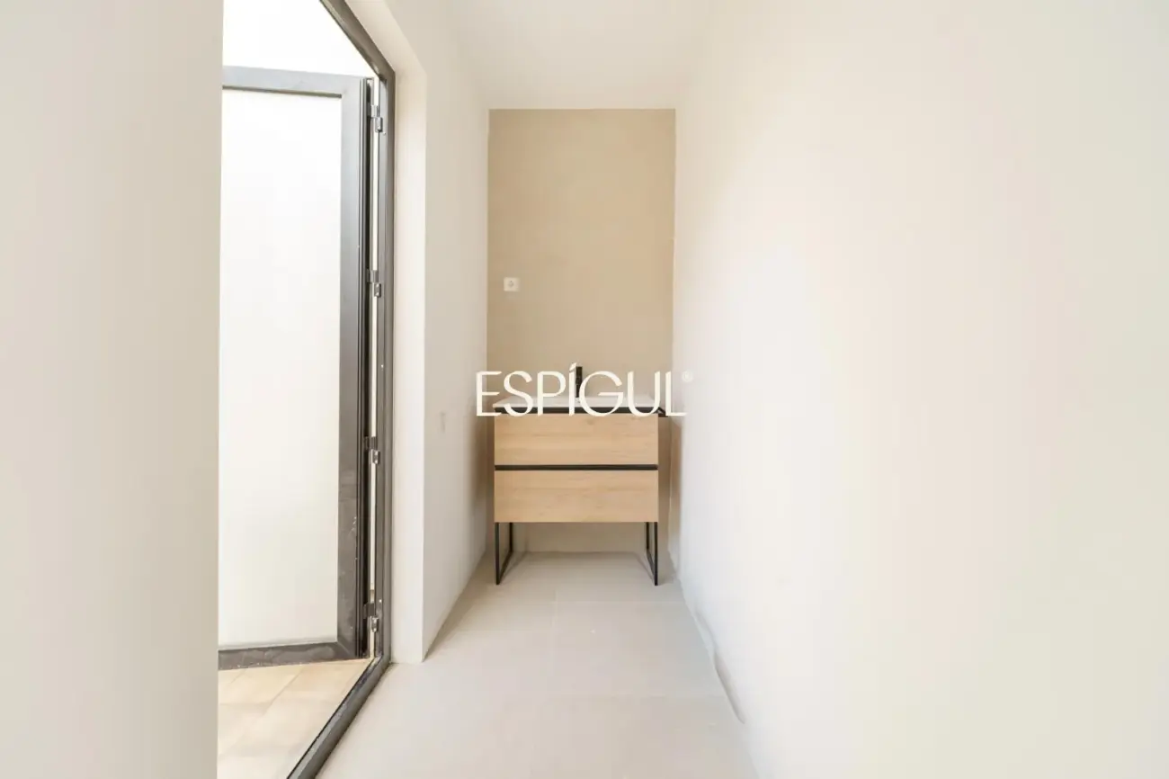 Casa catalogada en venta en el centro de Sabadell, con gran jardin y piscina