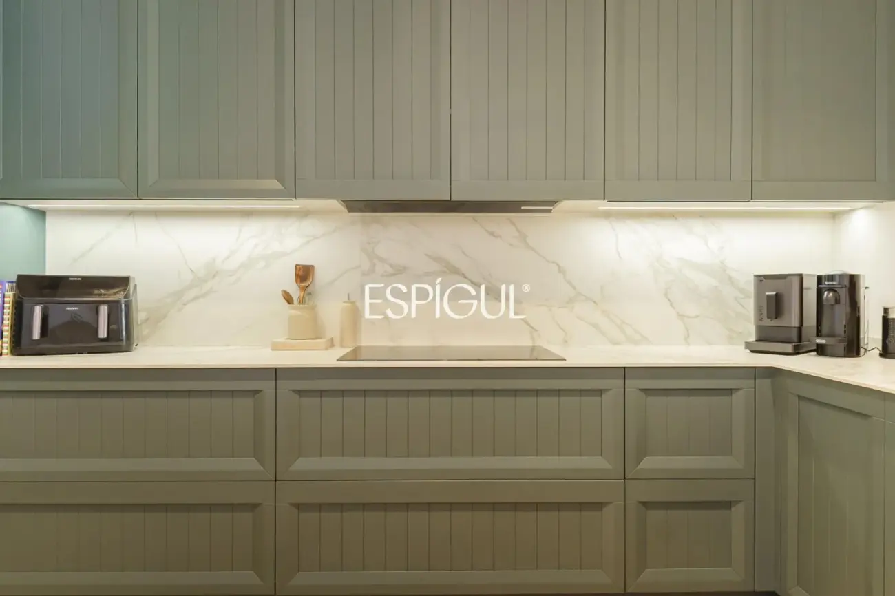 Casa catalogada en venta en el centro de Sabadell, con gran jardin y piscina
