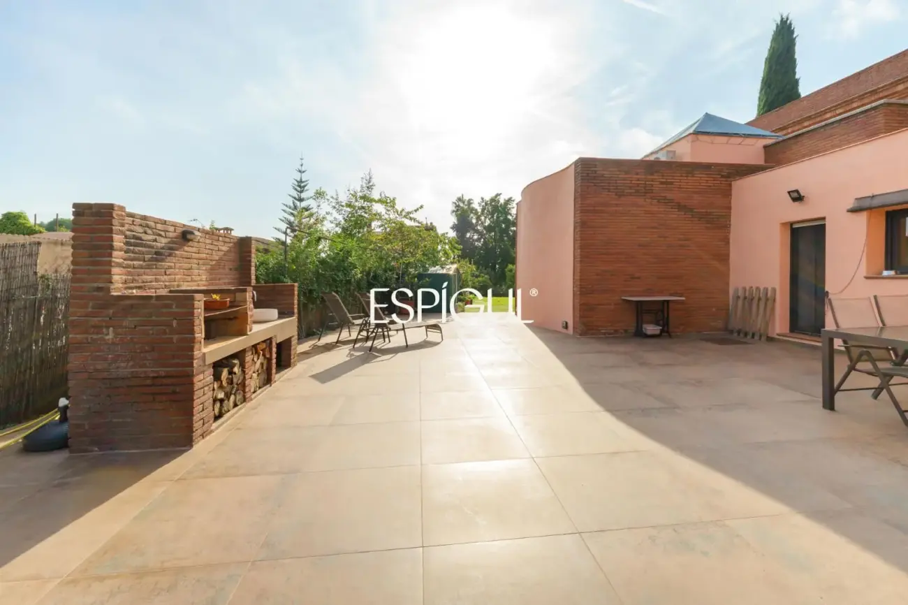 Casa de diseño en venta, ideal para vivir en una sola planta, ubicada en Bellaterra