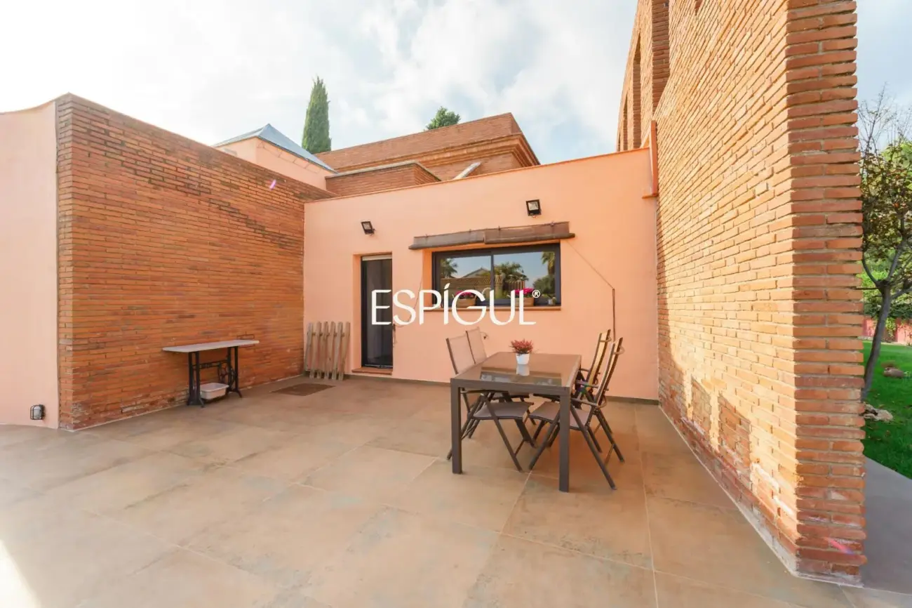 Casa de diseño en venta, ideal para vivir en una sola planta, ubicada en Bellaterra