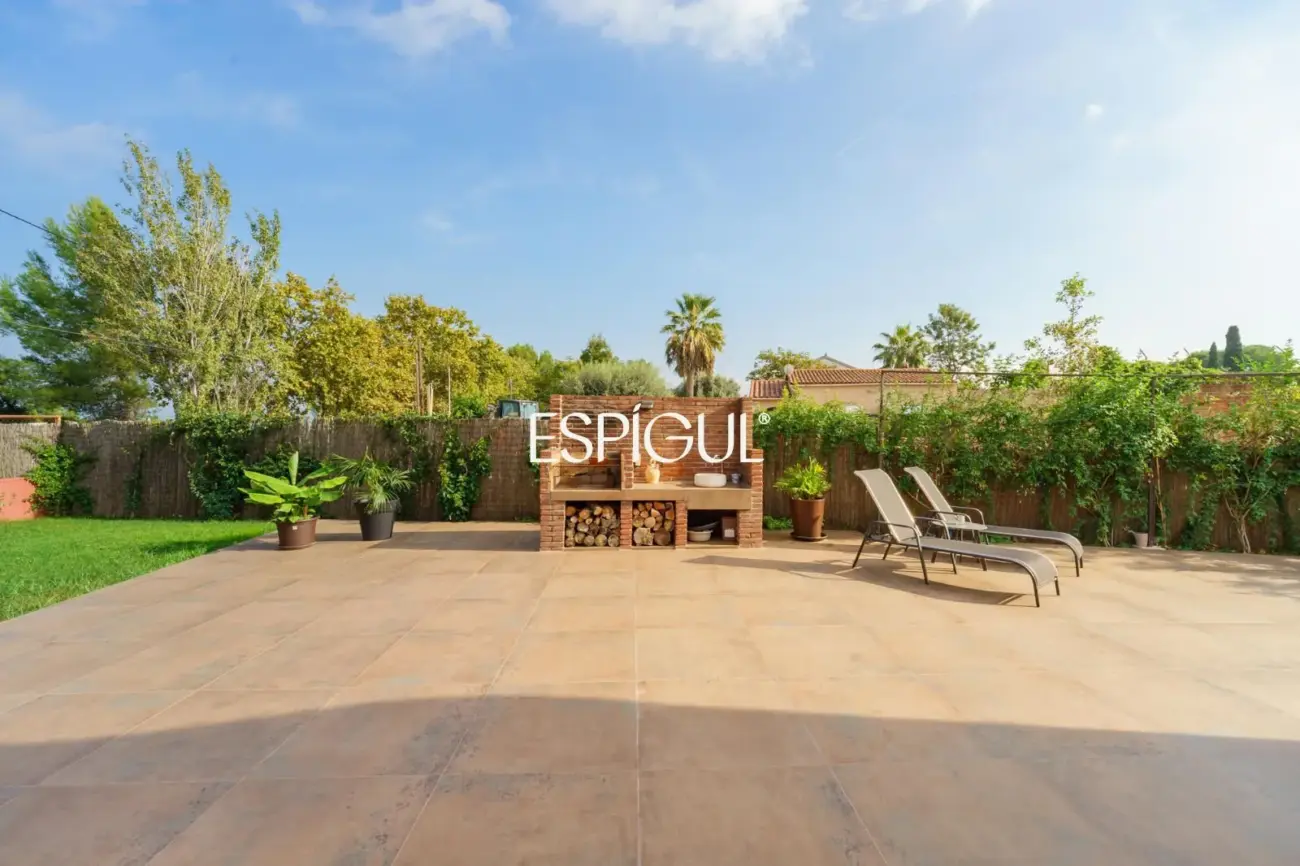 Casa de diseño en venta, ideal para vivir en una sola planta, ubicada en Bellaterra