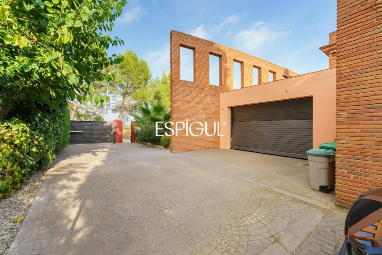 Casa de diseño en venta, ideal para vivir en una sola planta, ubicada en Bellaterra