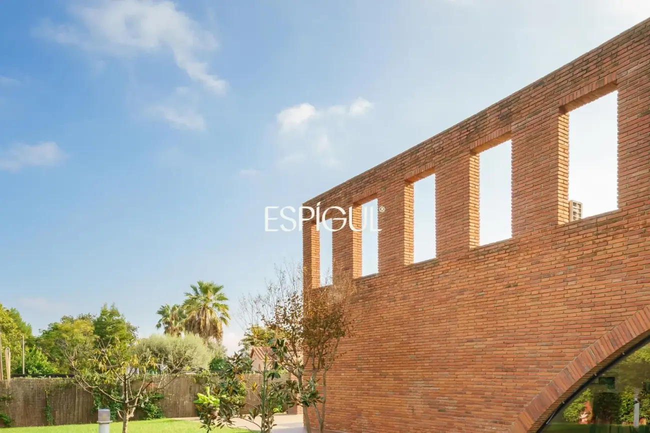 Casa de diseño en venta, ideal para vivir en una sola planta, ubicada en Bellaterra