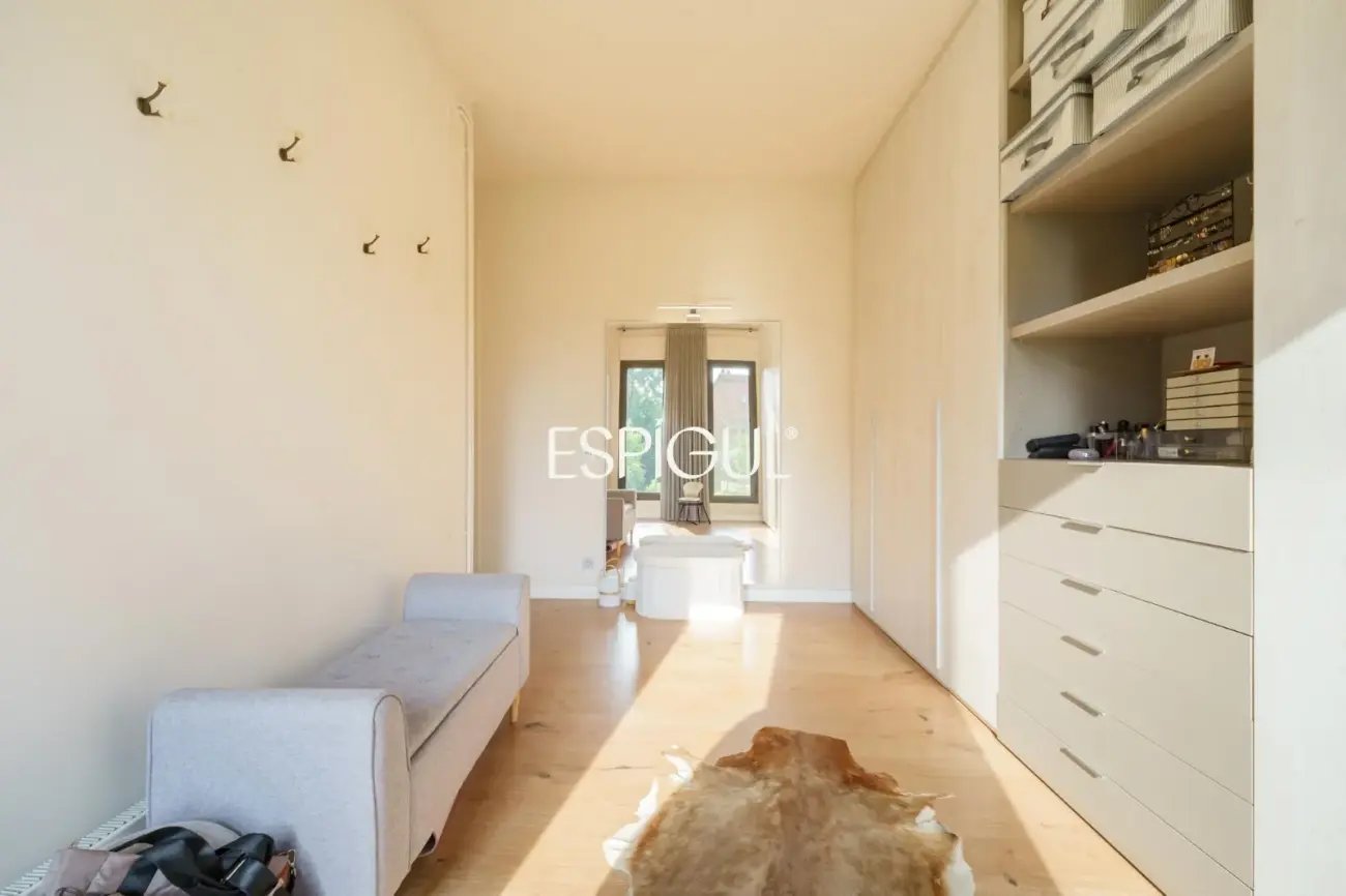 Casa de diseño en venta, ideal para vivir en una sola planta, ubicada en Bellaterra