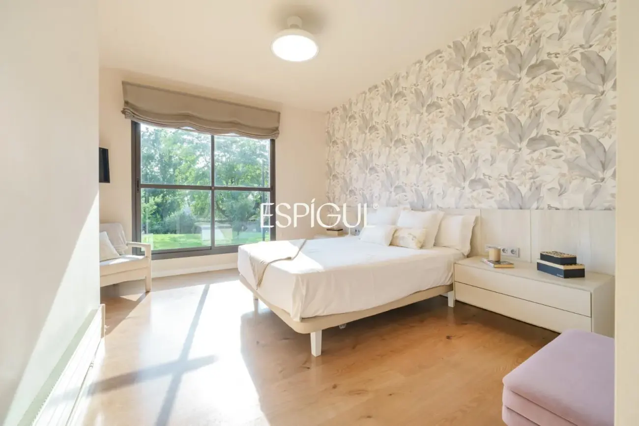 Casa de diseño en venta, ideal para vivir en una sola planta, ubicada en Bellaterra