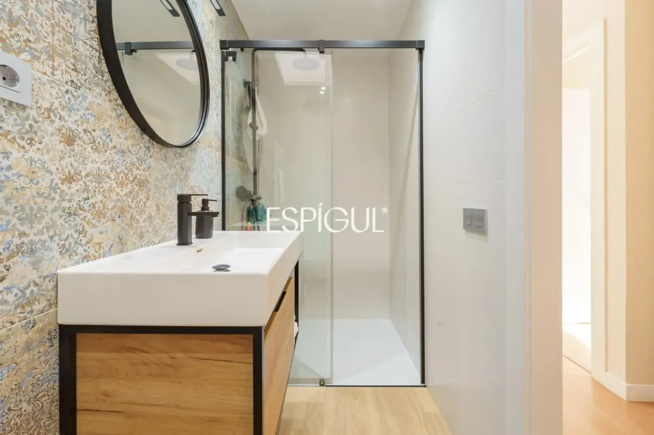 Casa de diseño en venta, ideal para vivir en una sola planta, ubicada en Bellaterra