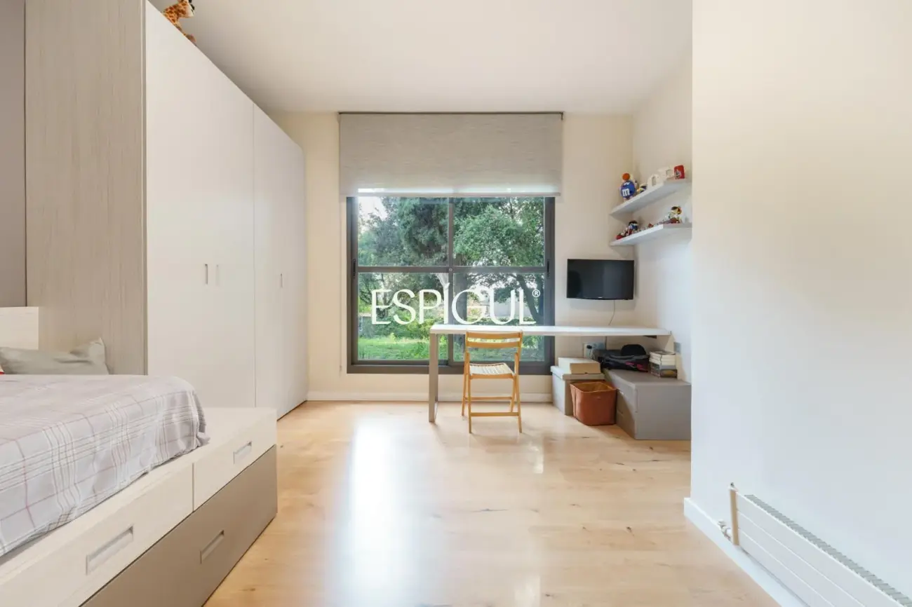 Casa de diseño en venta, ideal para vivir en una sola planta, ubicada en Bellaterra