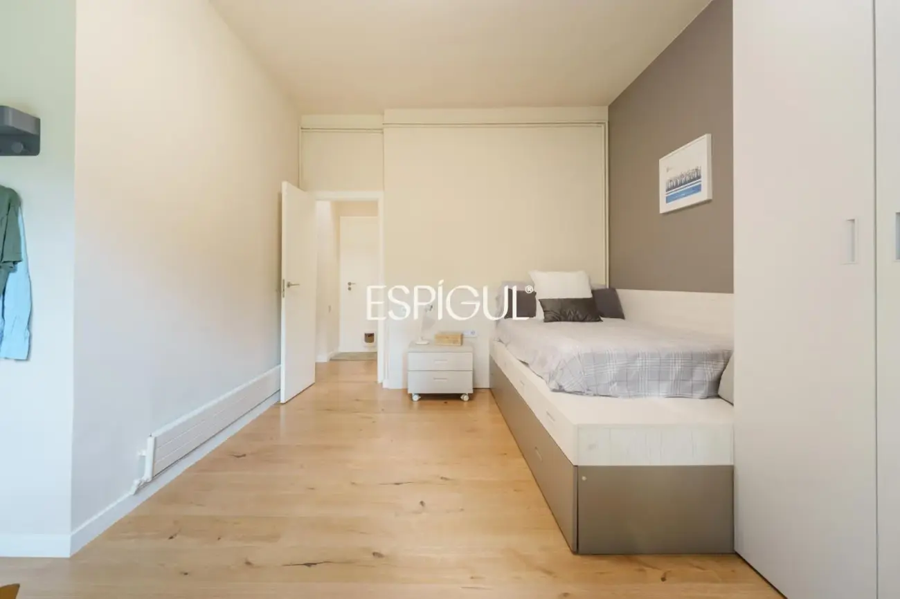 Casa de diseño en venta, ideal para vivir en una sola planta, ubicada en Bellaterra