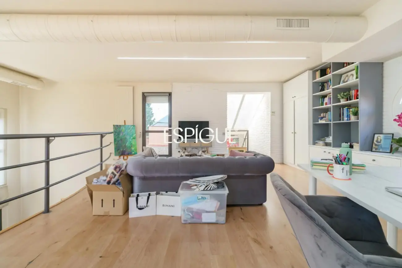 Casa de diseño en venta, ideal para vivir en una sola planta, ubicada en Bellaterra