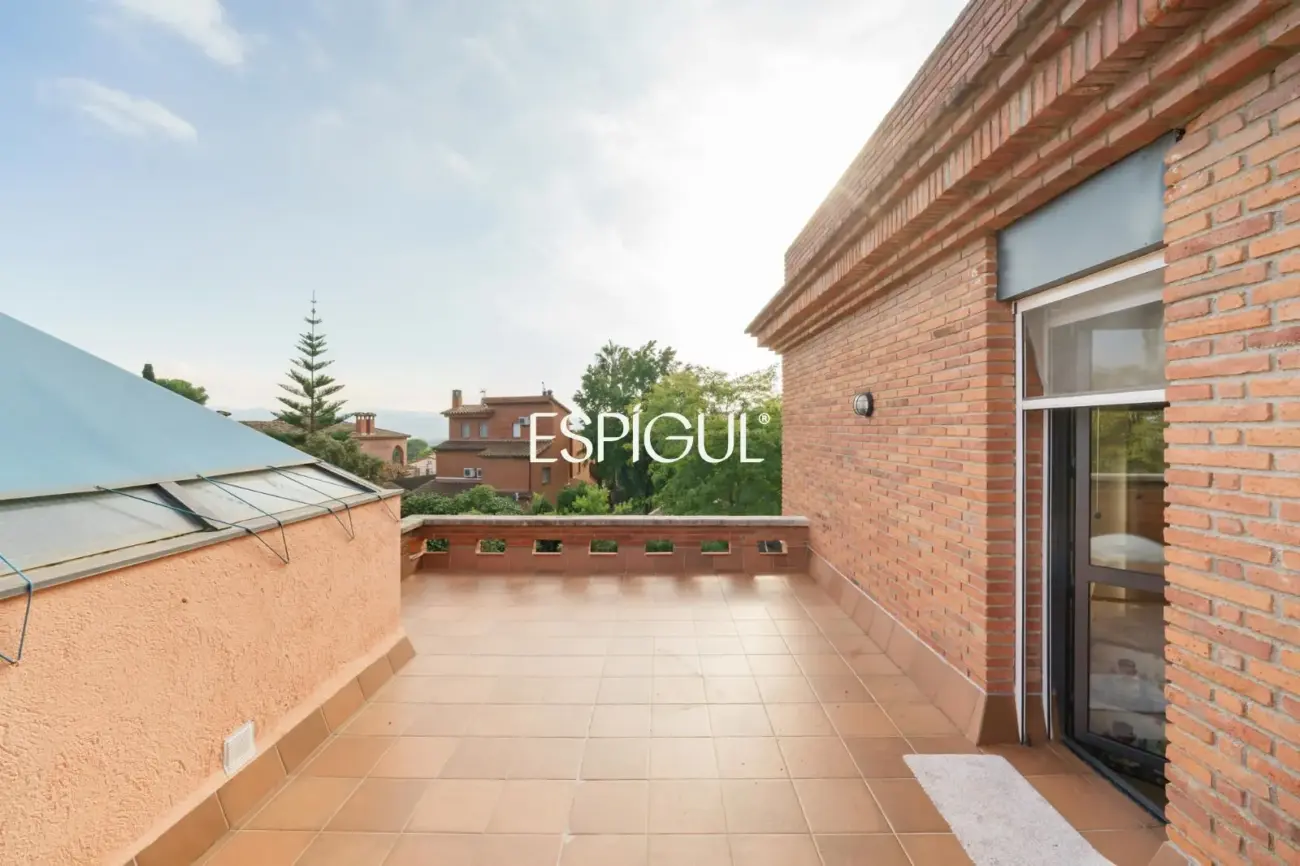 Casa de diseño en venta, ideal para vivir en una sola planta, ubicada en Bellaterra