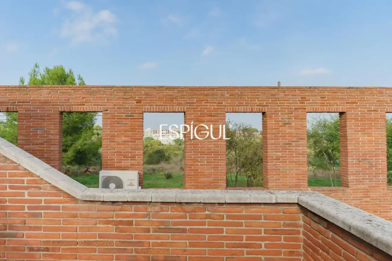 Casa de diseño en venta, ideal para vivir en una sola planta, ubicada en Bellaterra