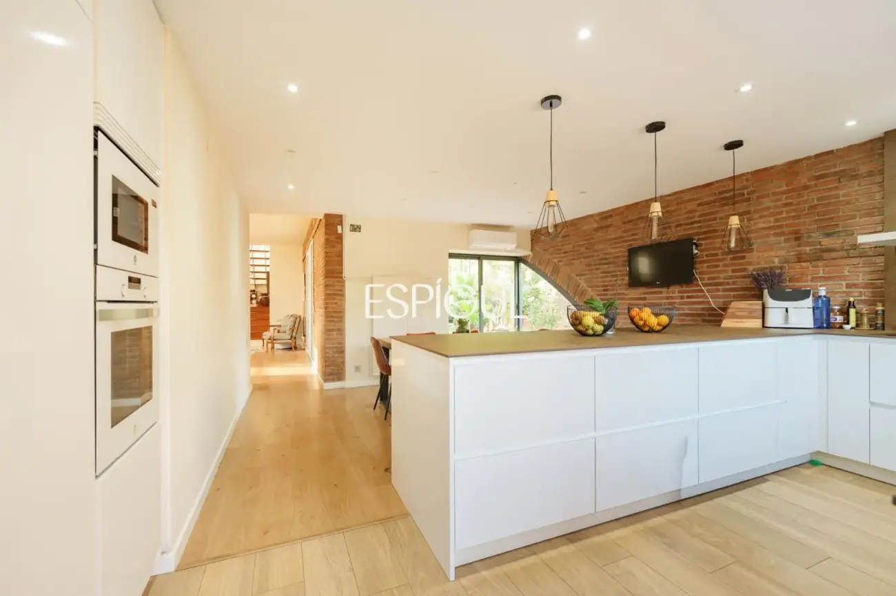 Casa de diseño en venta, ideal para vivir en una sola planta, ubicada en Bellaterra