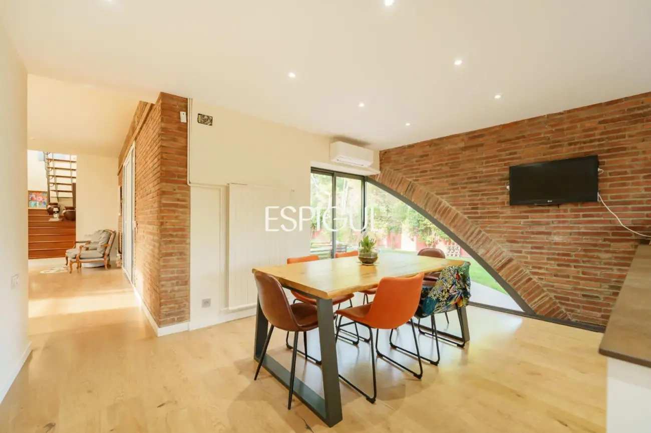 Casa de diseño en venta, ideal para vivir en una sola planta, ubicada en Bellaterra