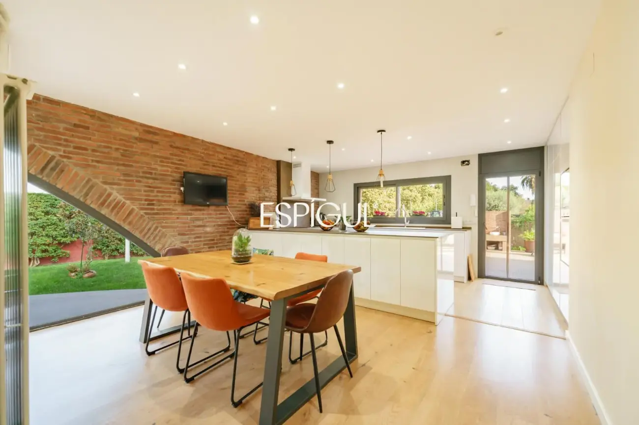 Casa de diseño en venta, ideal para vivir en una sola planta, ubicada en Bellaterra