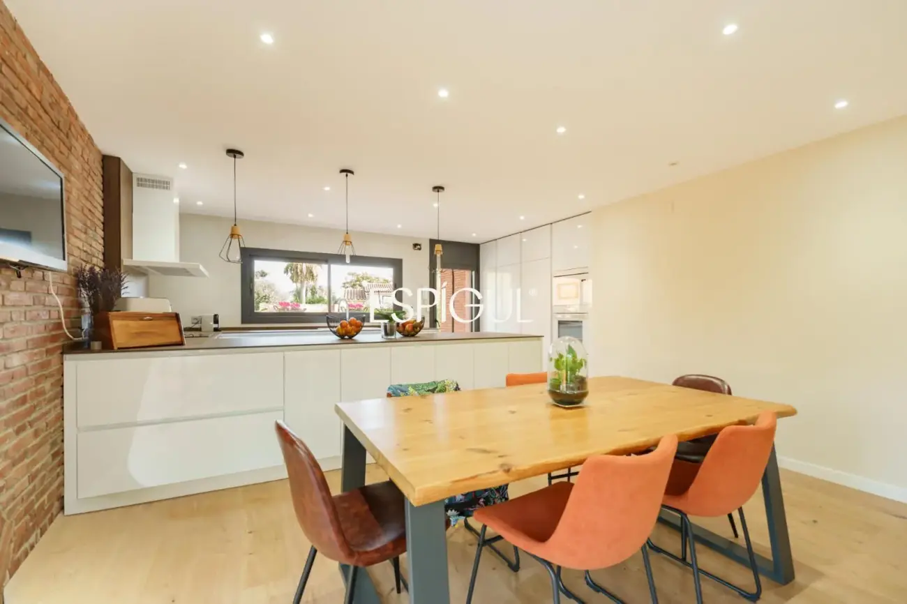 Casa de diseño en venta, ideal para vivir en una sola planta, ubicada en Bellaterra