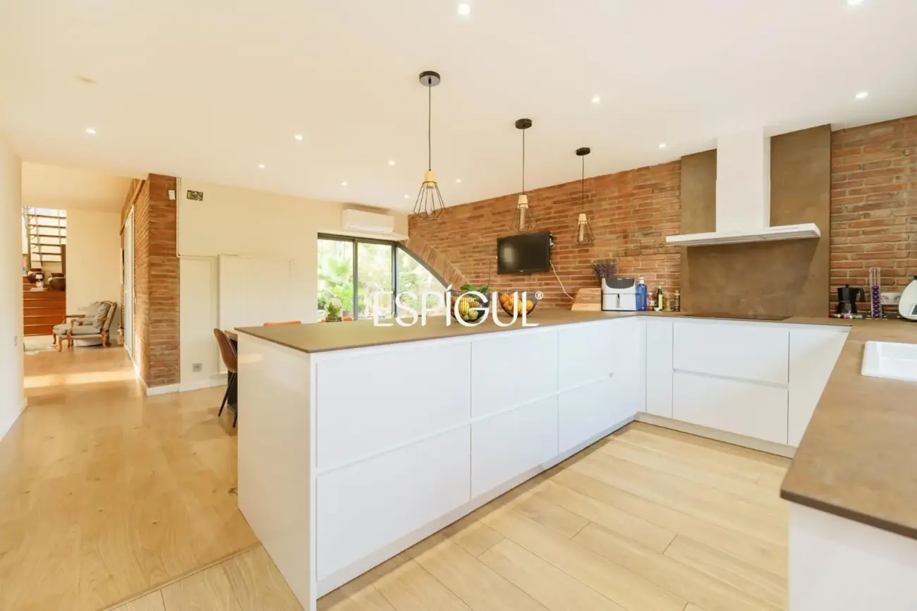 Casa de diseño en venta, ideal para vivir en una sola planta, ubicada en Bellaterra