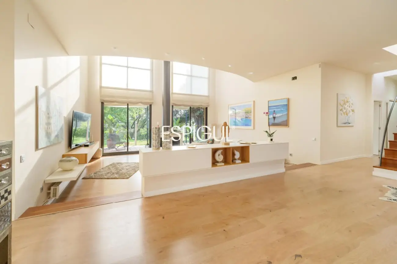 Casa de diseño en venta, ideal para vivir en una sola planta, ubicada en Bellaterra