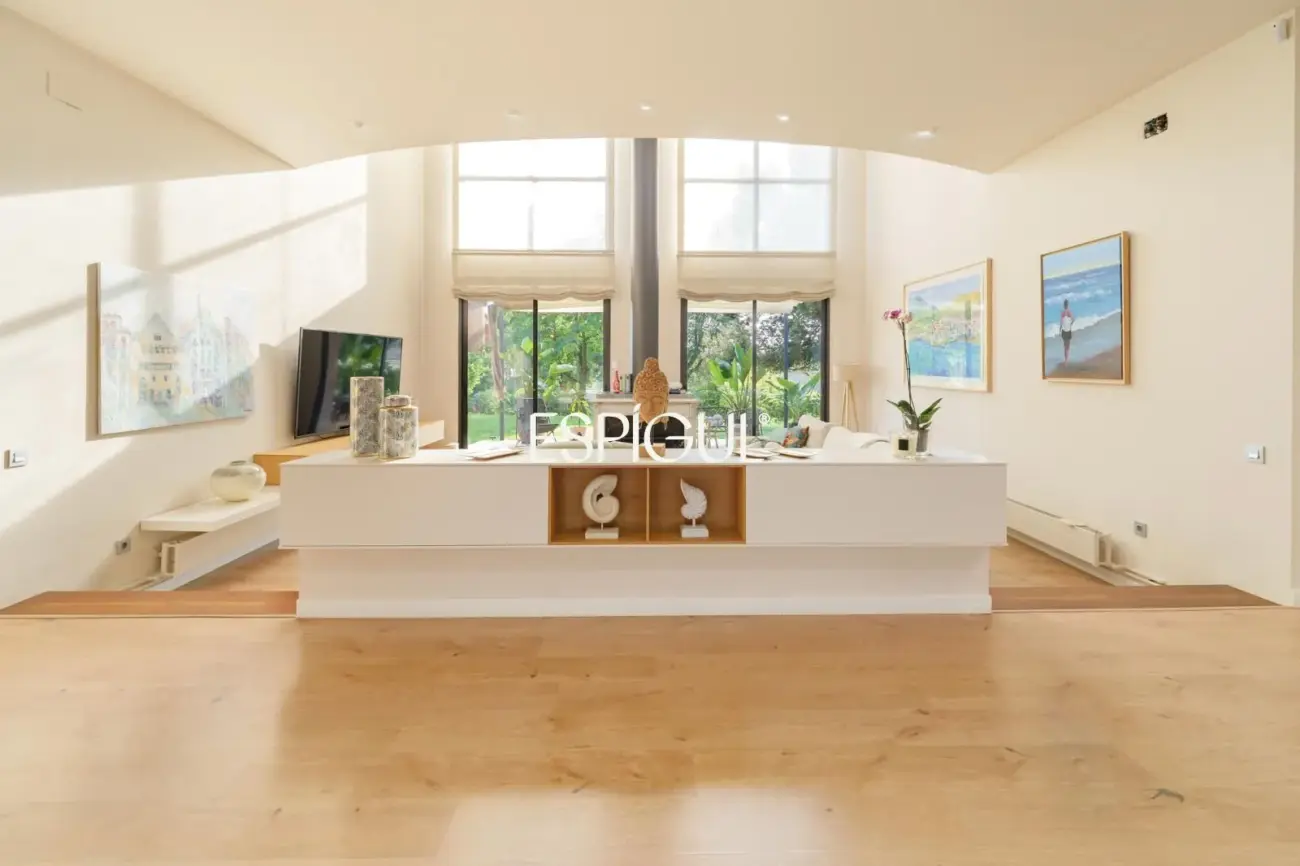 Casa de diseño en venta, ideal para vivir en una sola planta, ubicada en Bellaterra