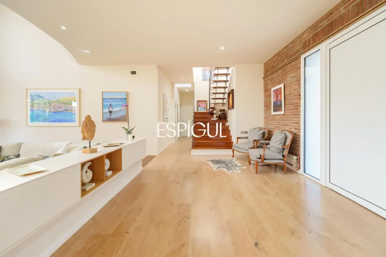 Casa de diseño en venta, ideal para vivir en una sola planta, ubicada en Bellaterra