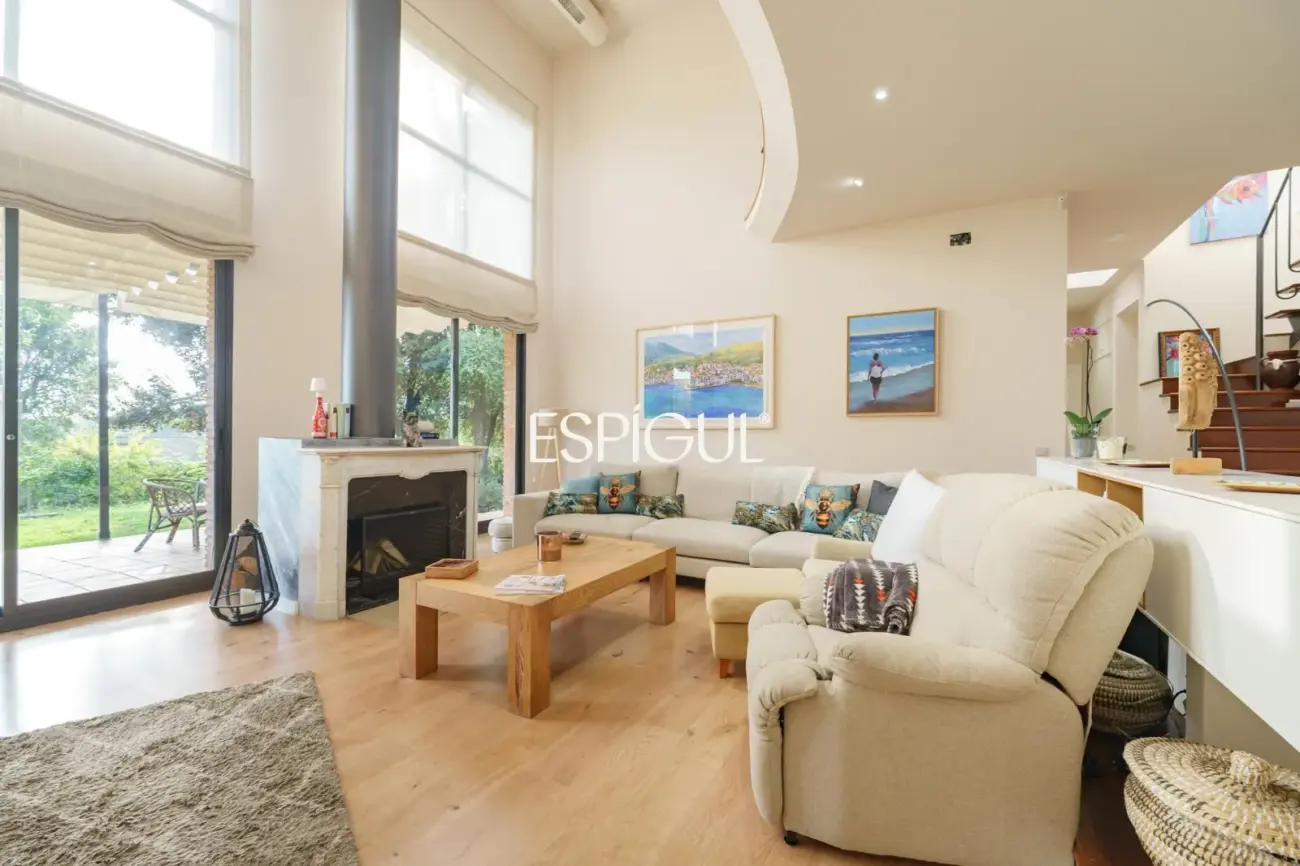 Casa de diseño en venta, ideal para vivir en una sola planta, ubicada en Bellaterra