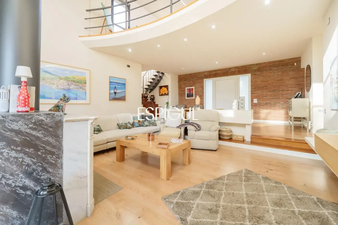 Casa de diseño en venta, ideal para vivir en una sola planta, ubicada en Bellaterra
