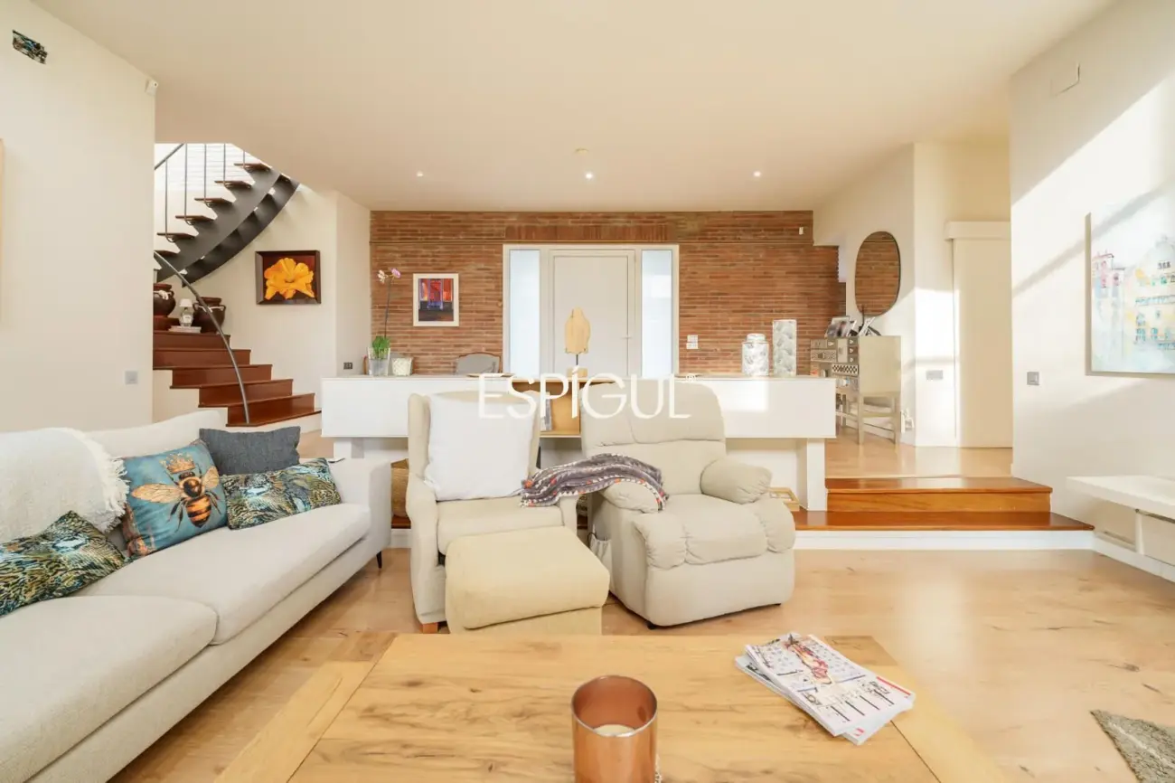 Casa de diseño en venta, ideal para vivir en una sola planta, ubicada en Bellaterra