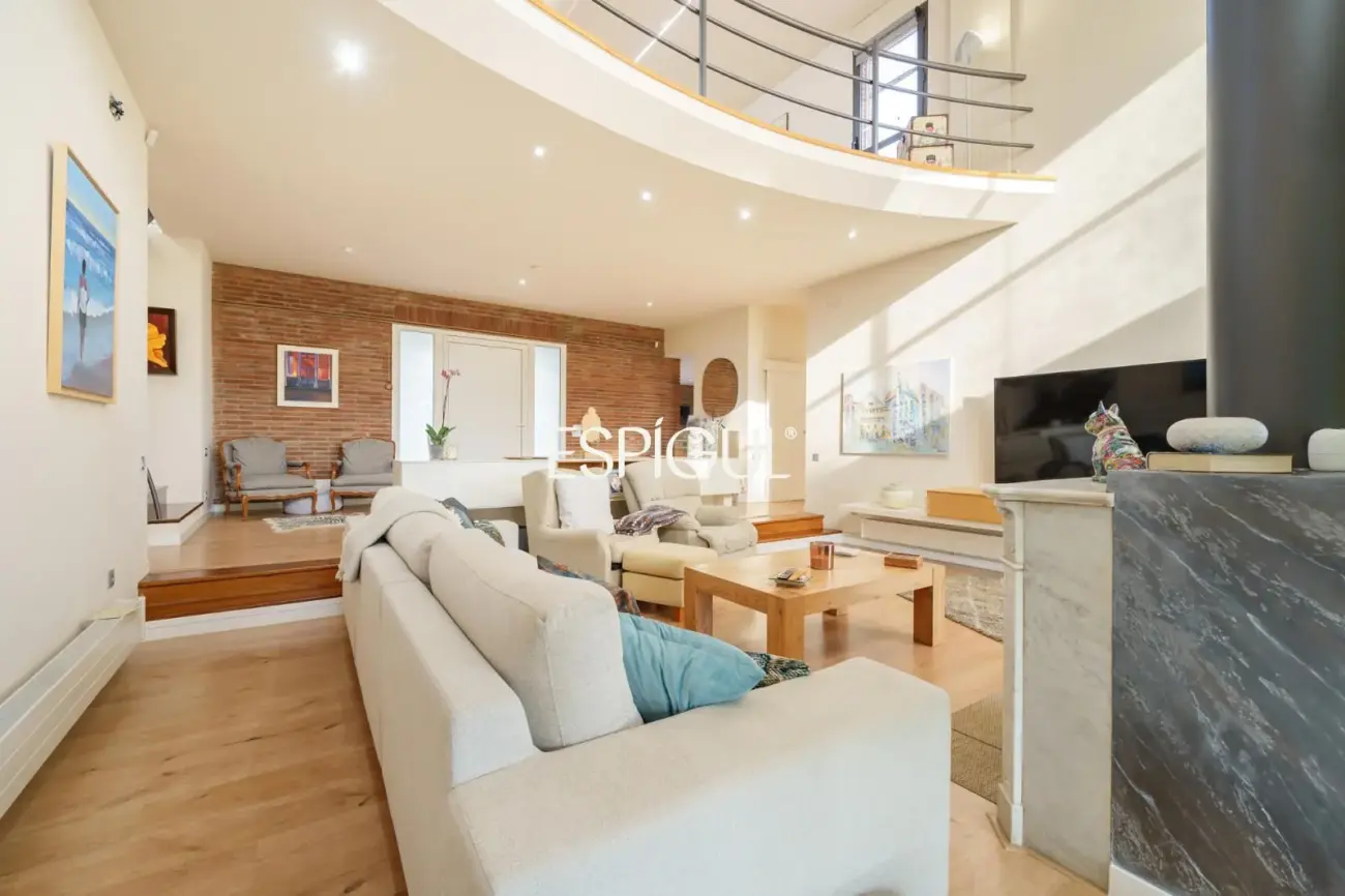Casa de diseño en venta, ideal para vivir en una sola planta, ubicada en Bellaterra