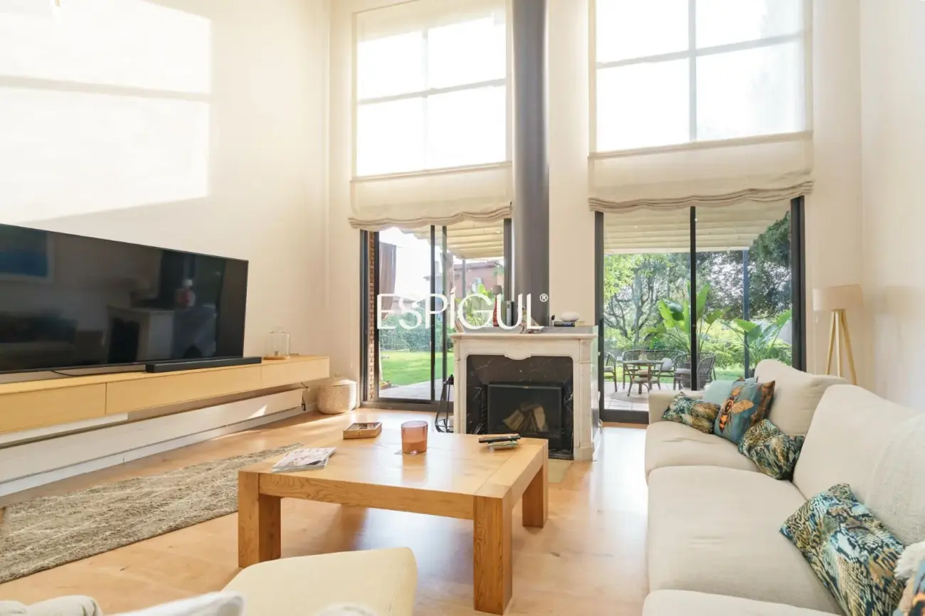 Casa de diseño en venta, ideal para vivir en una sola planta, ubicada en Bellaterra
