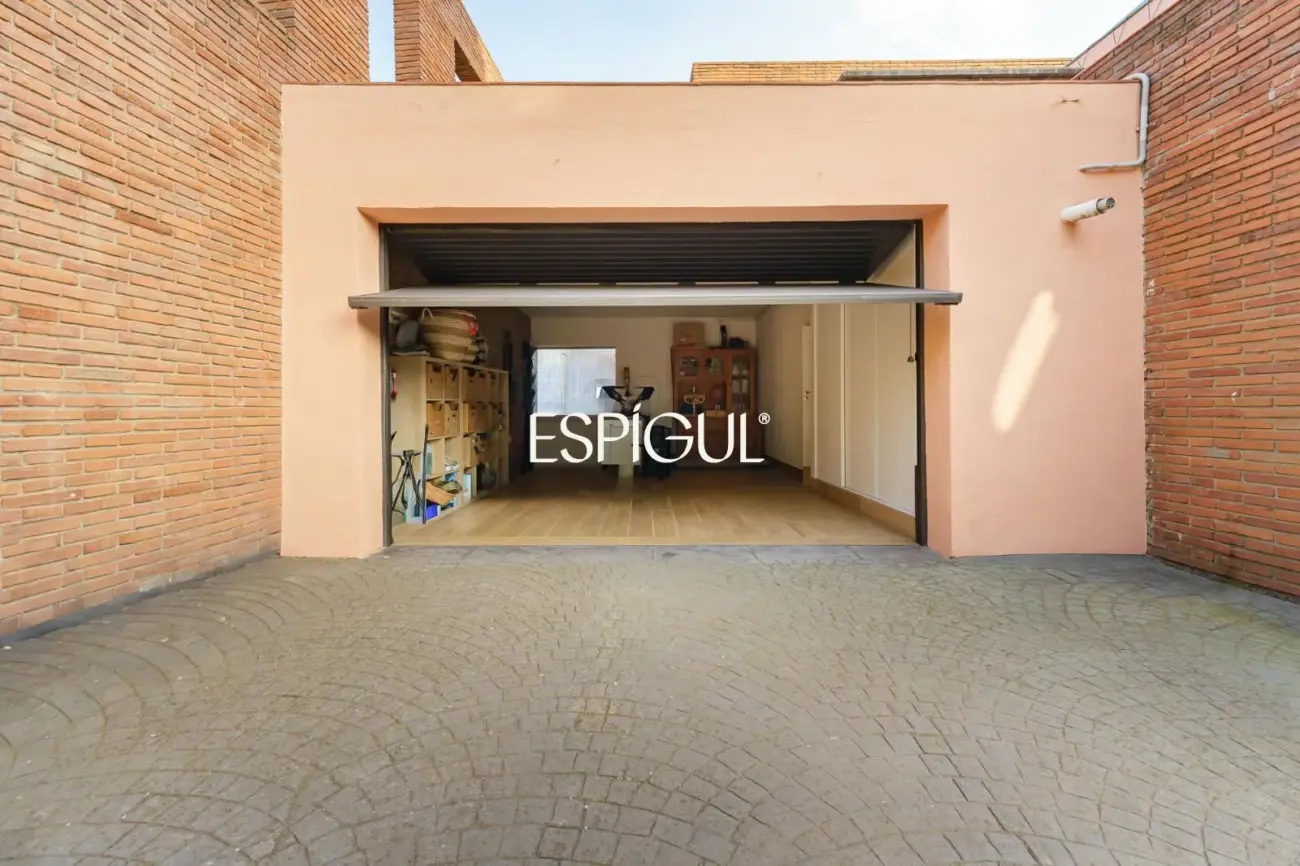 Casa de diseño en venta, ideal para vivir en una sola planta, ubicada en Bellaterra