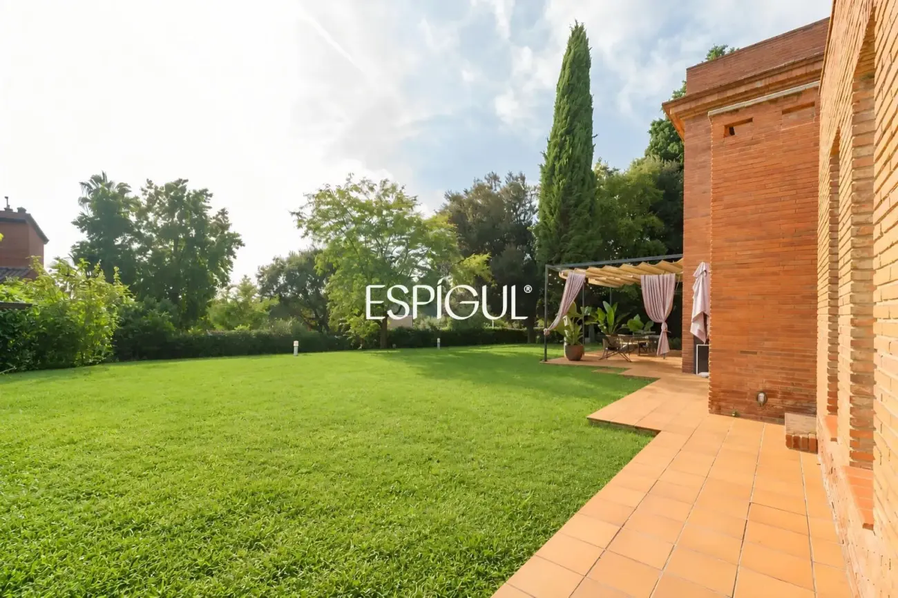 Casa de diseño en venta, ideal para vivir en una sola planta, ubicada en Bellaterra