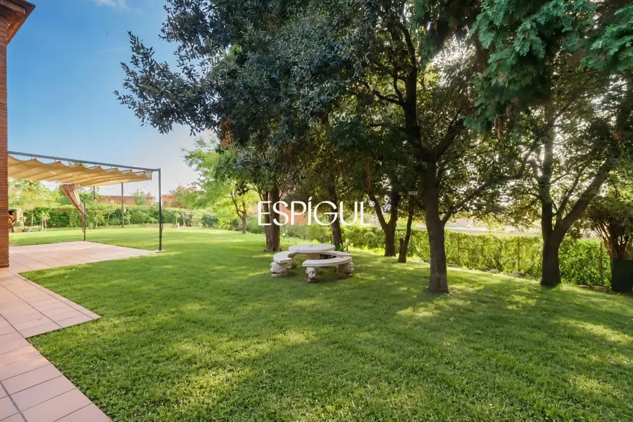 Casa de diseño en venta, ideal para vivir en una sola planta, ubicada en Bellaterra