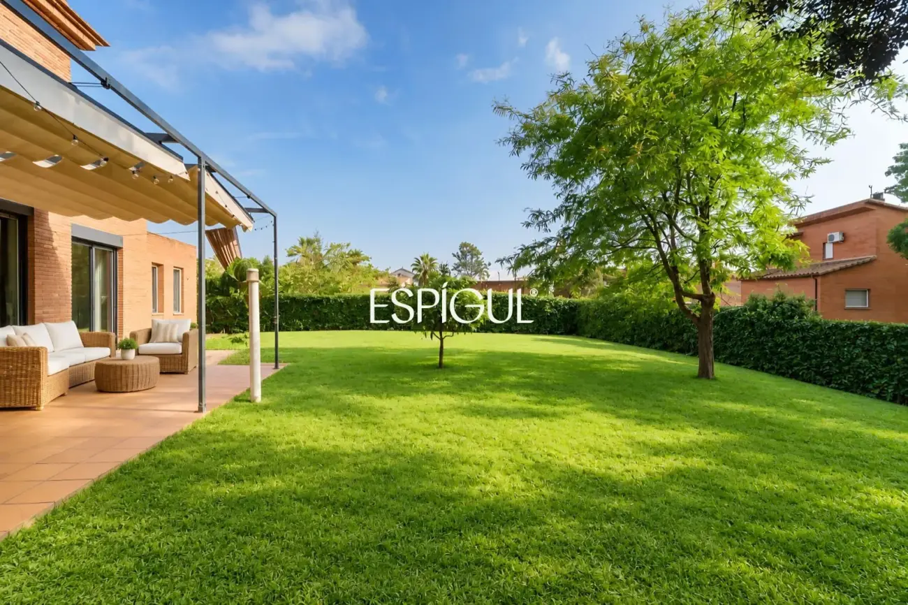 Casa de diseño en venta, ideal para vivir en una sola planta, ubicada en Bellaterra