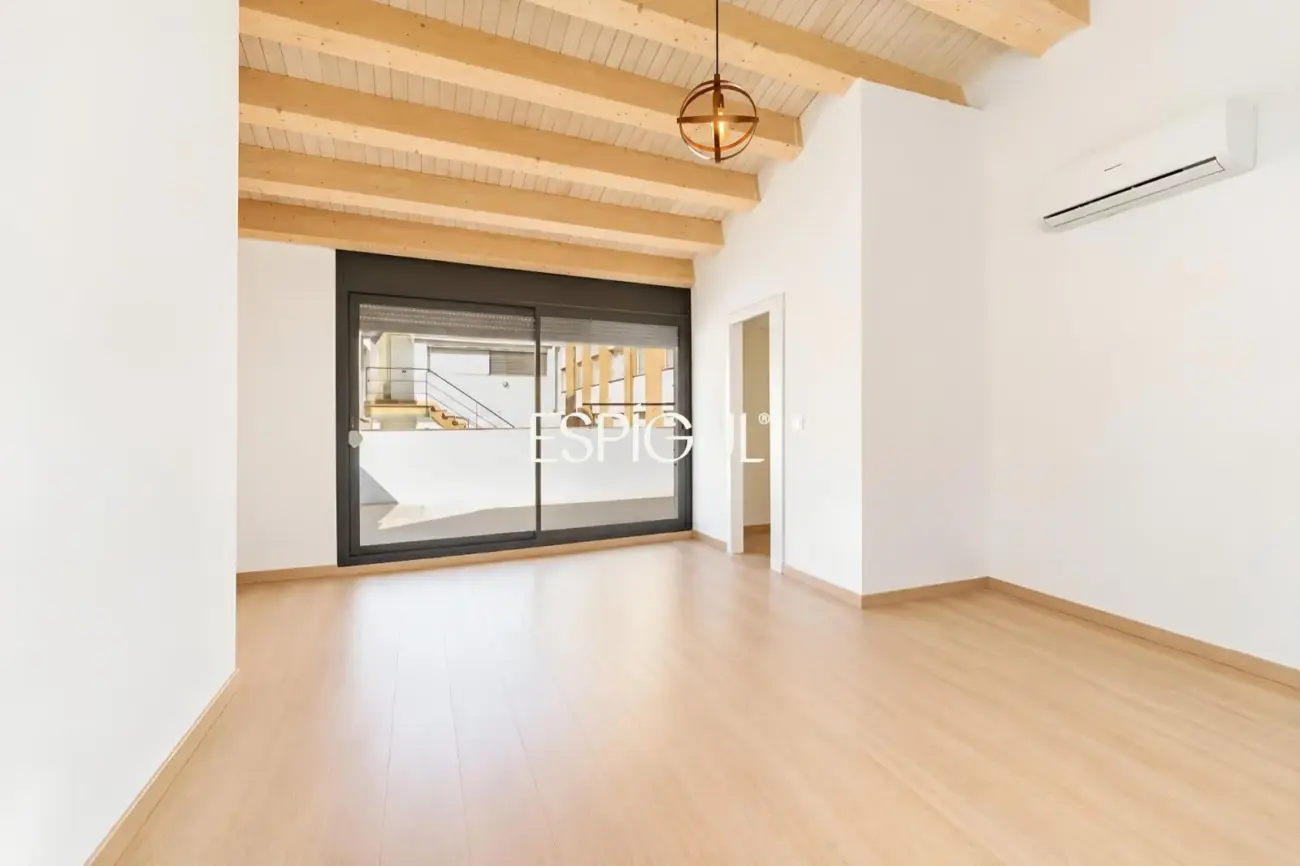 Casa de poble reformada amb encant al centre d’Alella