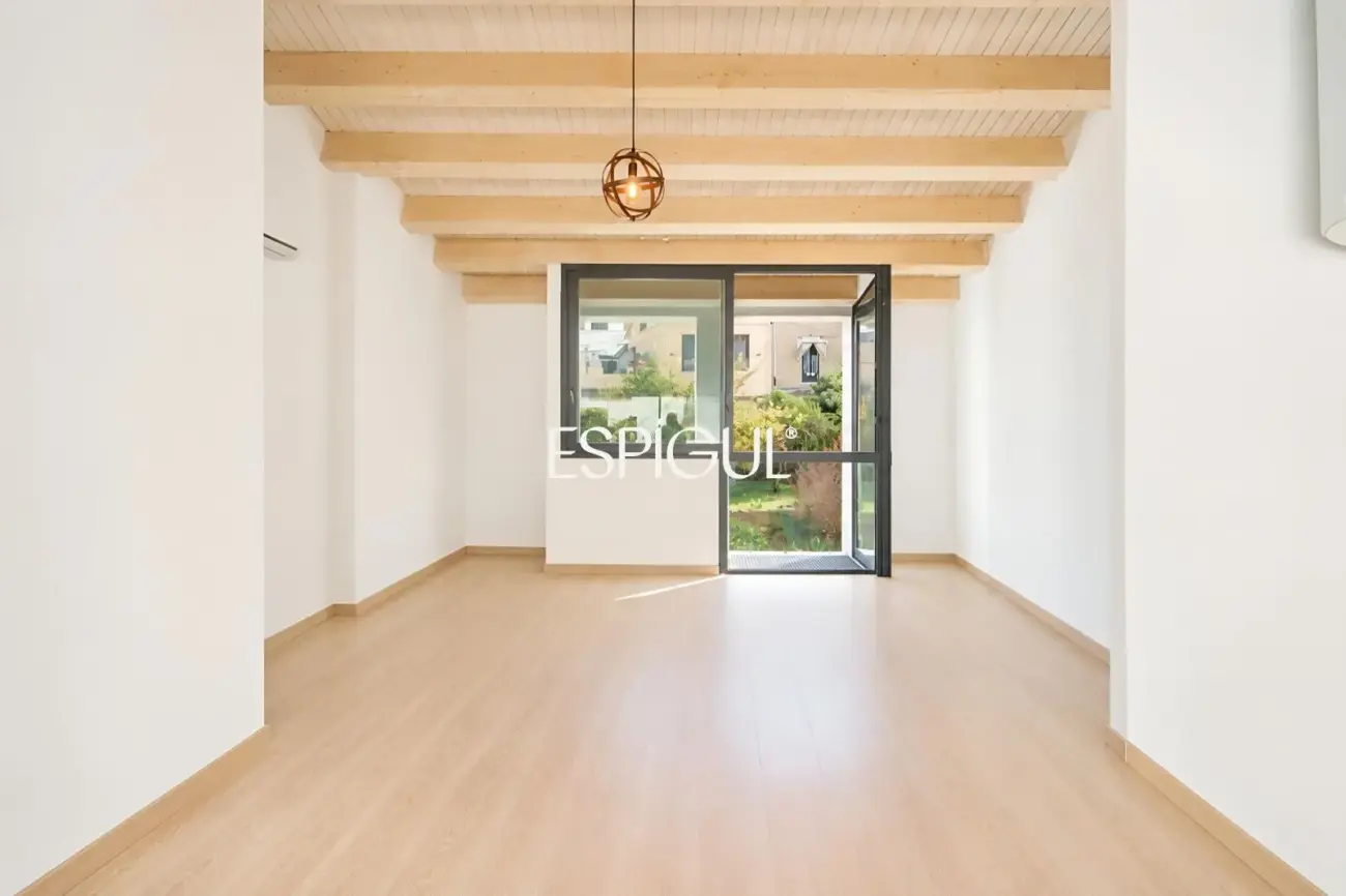Casa de poble reformada amb encant al centre d’Alella