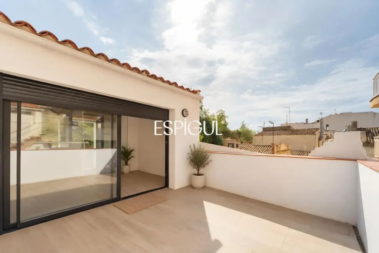 Casa de poble reformada amb encant al centre d’Alella