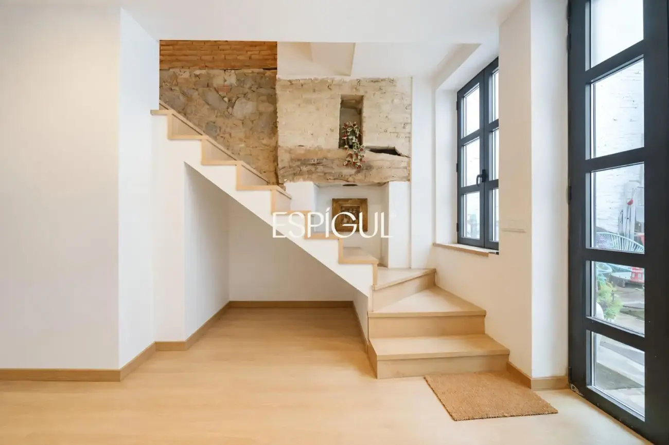 Casa de poble reformada amb encant al centre d’Alella