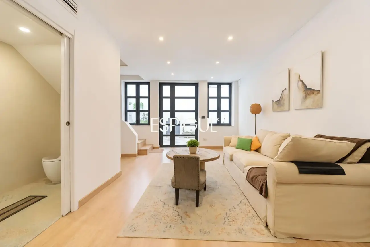 Casa de poble reformada amb encant al centre d’Alella