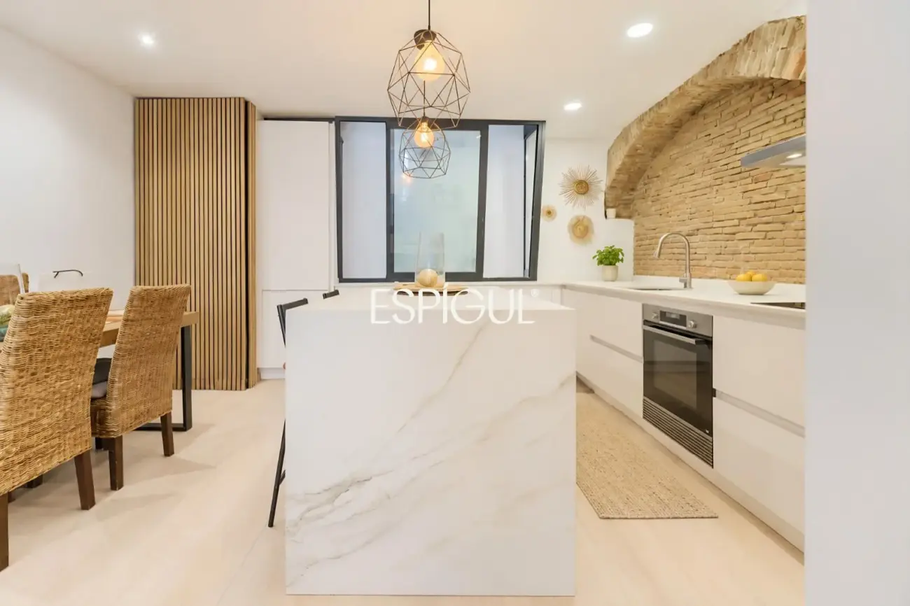 Casa de poble reformada amb encant al centre d’Alella