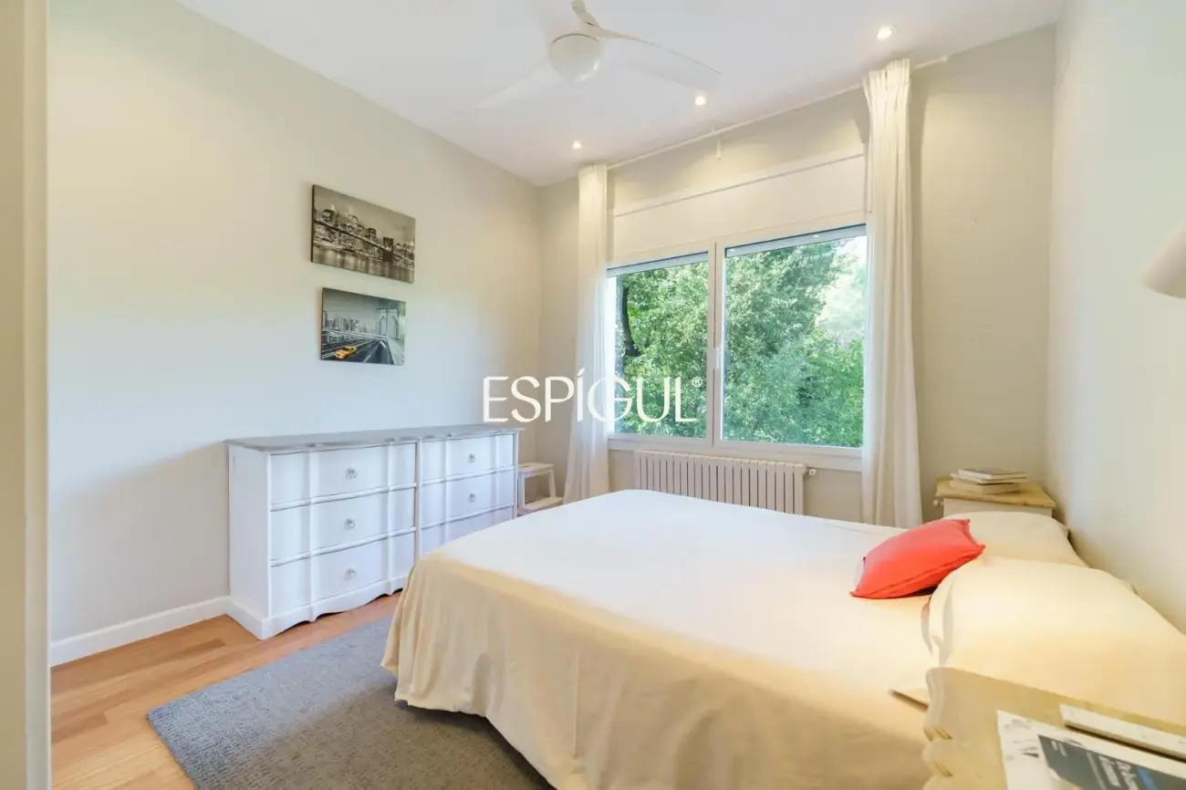 Casa en venta con jardín, piscina y vistas aireadas, en Bellaterra