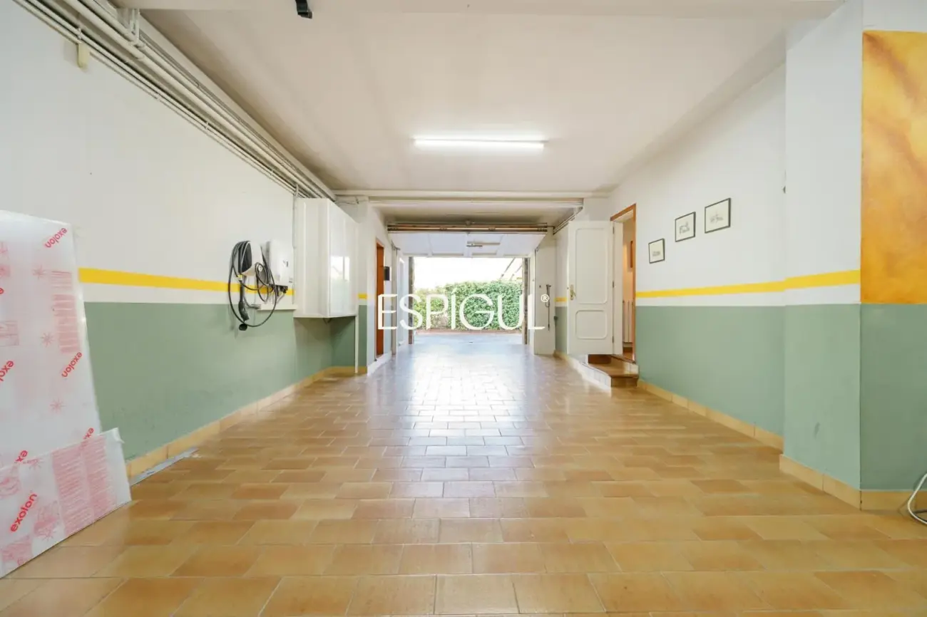 Casa en venta con jardín, piscina y vistas aireadas, en Bellaterra