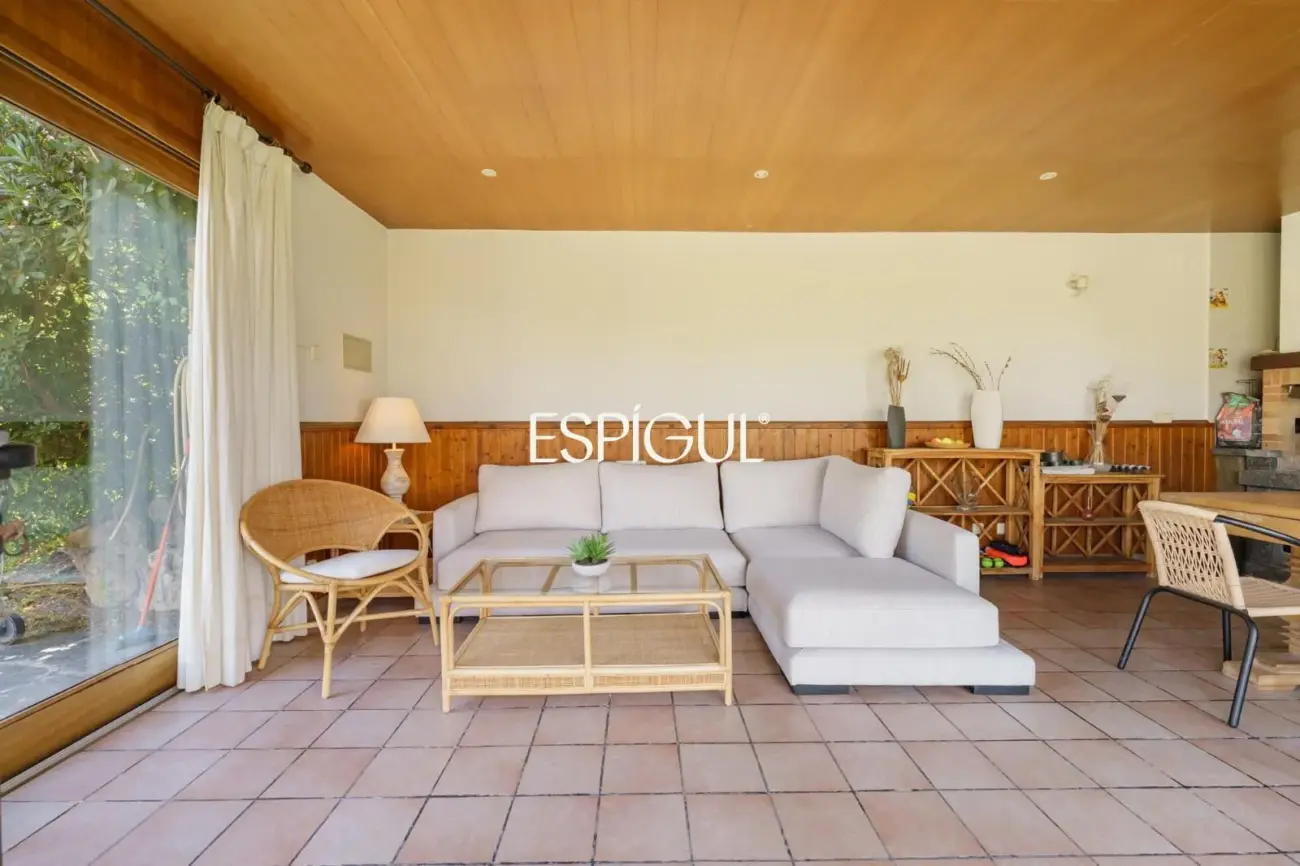 Casa en venta con jardín, piscina y vistas aireadas, en Bellaterra