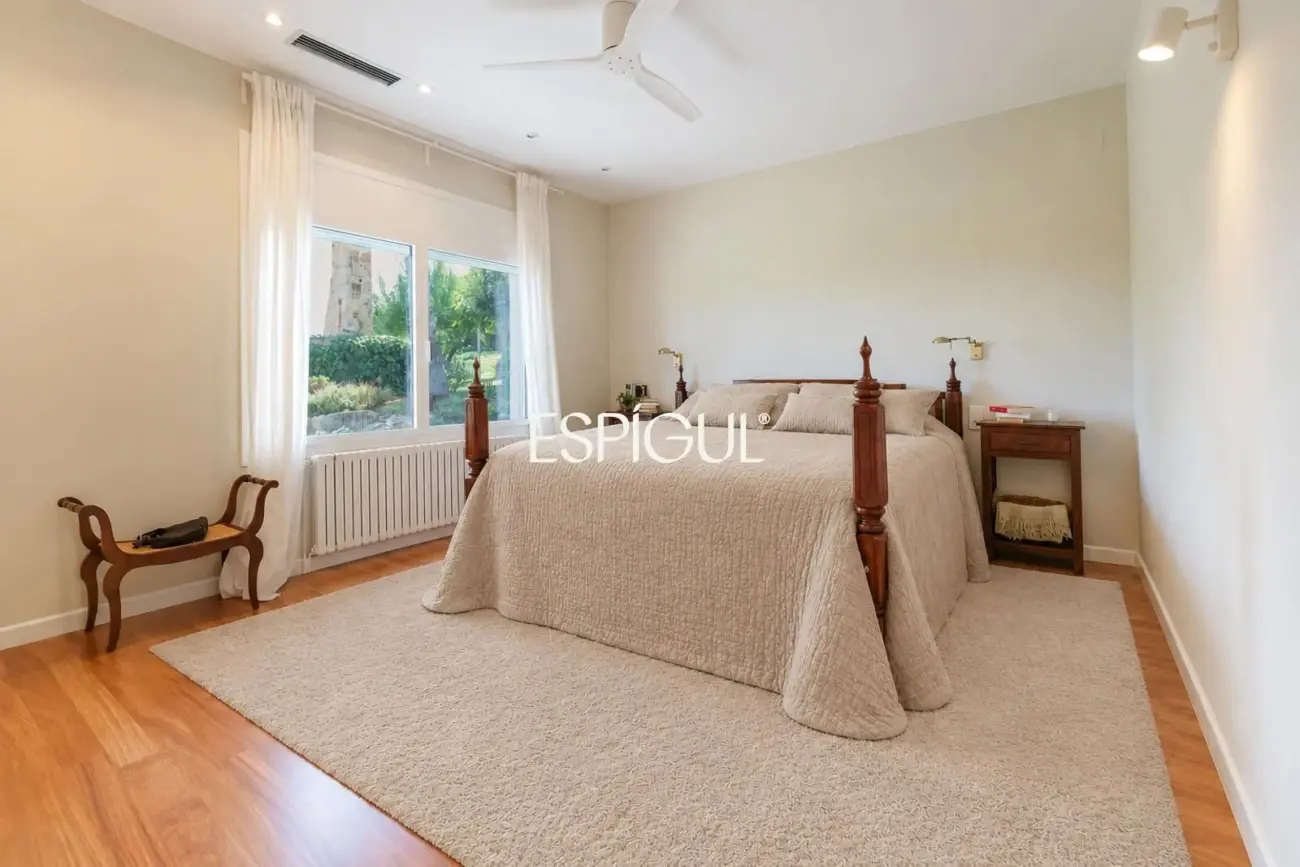 Casa en venta con jardín, piscina y vistas aireadas, en Bellaterra