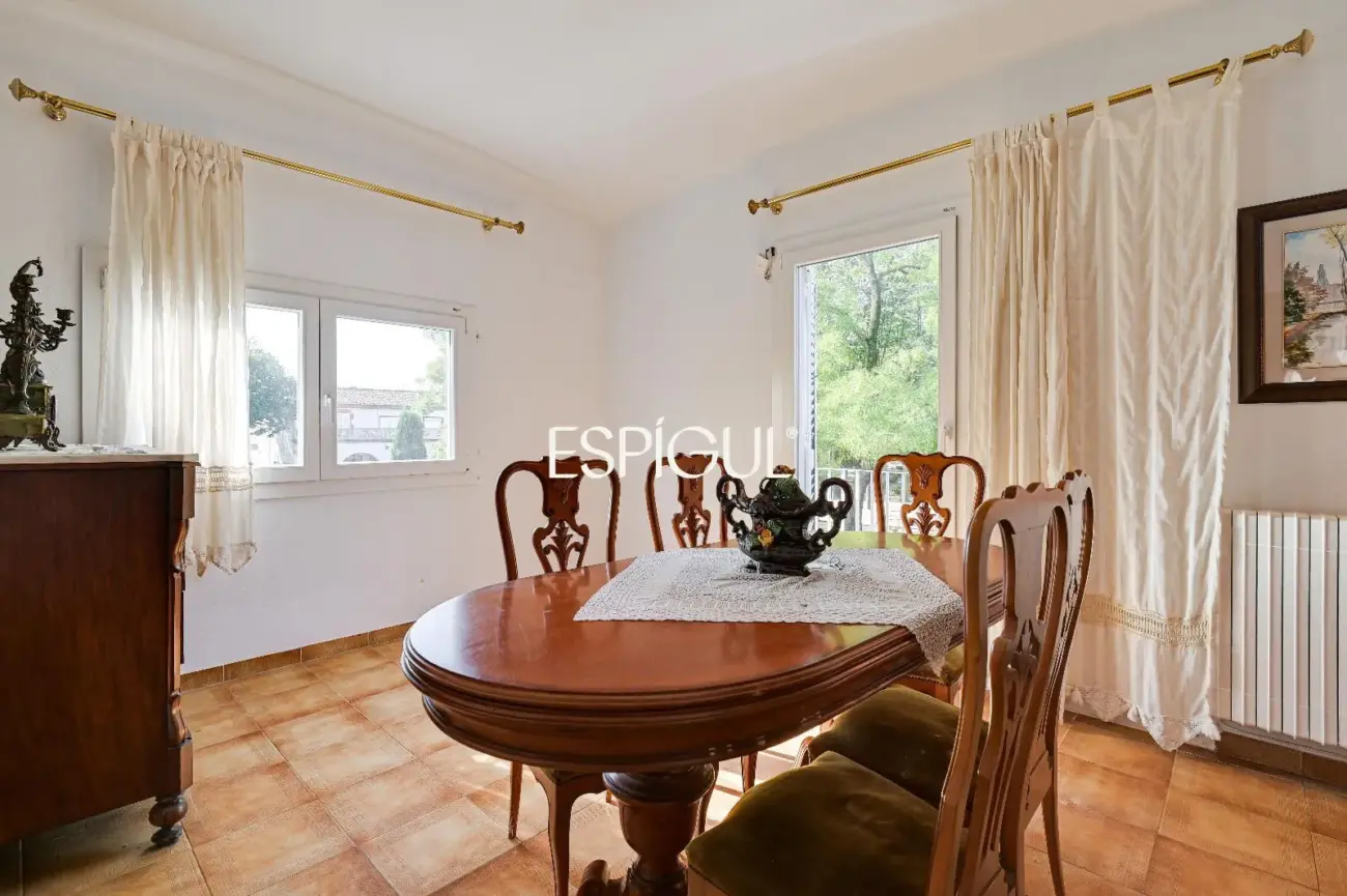 Haus zum Verkauf mit 4 Schlafzimmern in Sant Narcís
