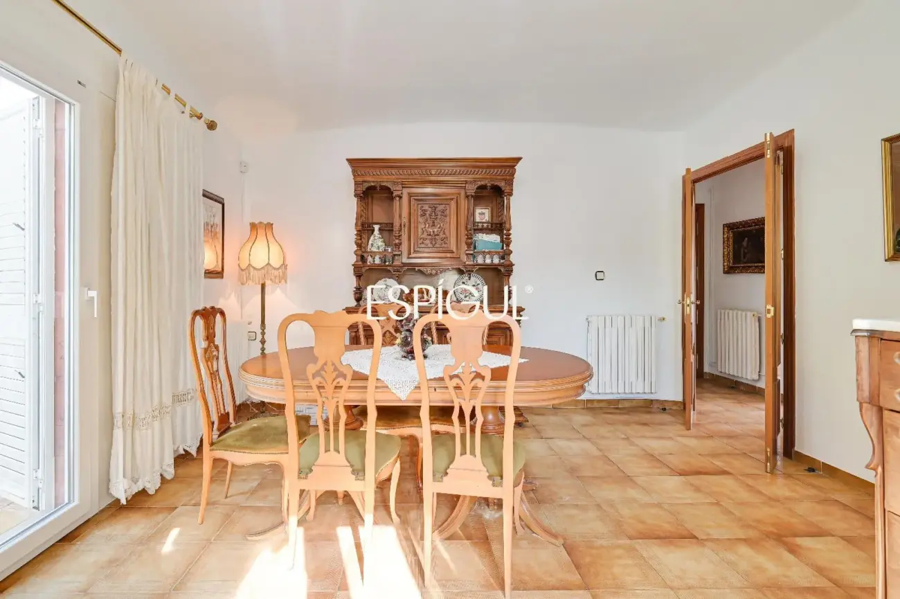 Haus zum Verkauf mit 4 Schlafzimmern in Sant Narcís