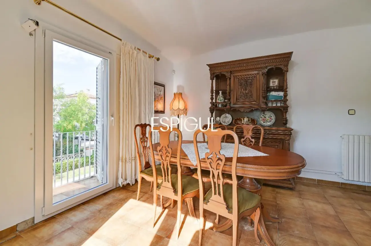 Haus zum Verkauf mit 4 Schlafzimmern in Sant Narcís