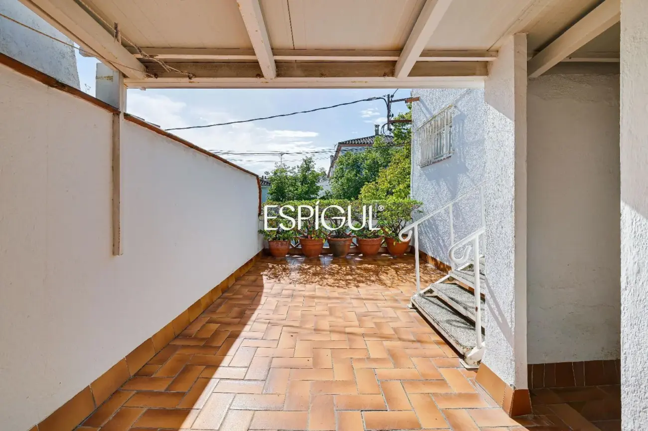 Haus zum Verkauf mit 4 Schlafzimmern in Sant Narcís