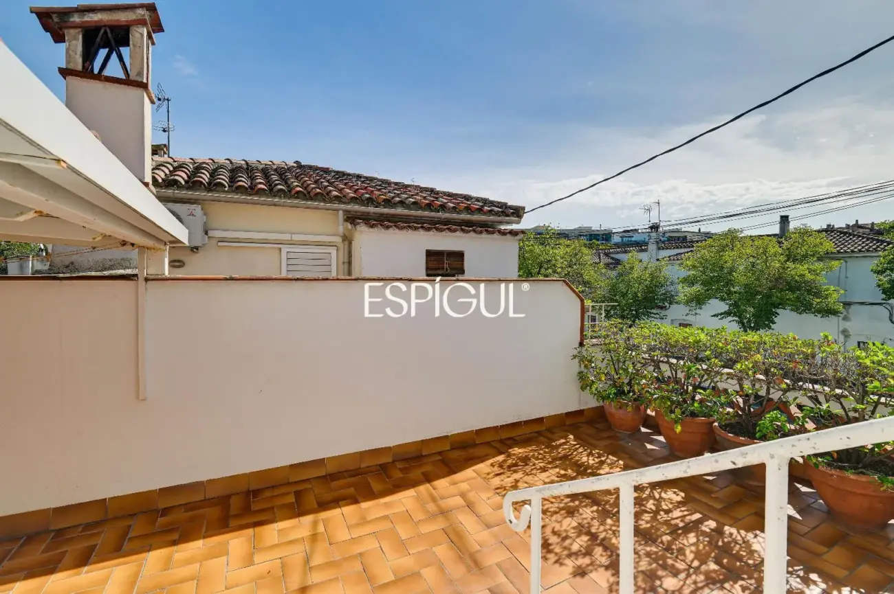 Haus zum Verkauf mit 4 Schlafzimmern in Sant Narcís