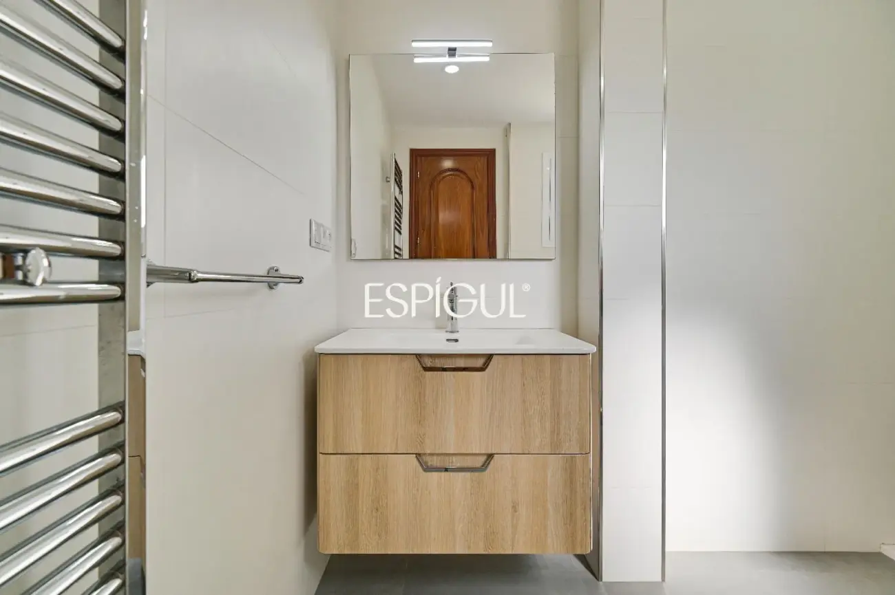 Haus zum Verkauf mit 4 Schlafzimmern in Sant Narcís