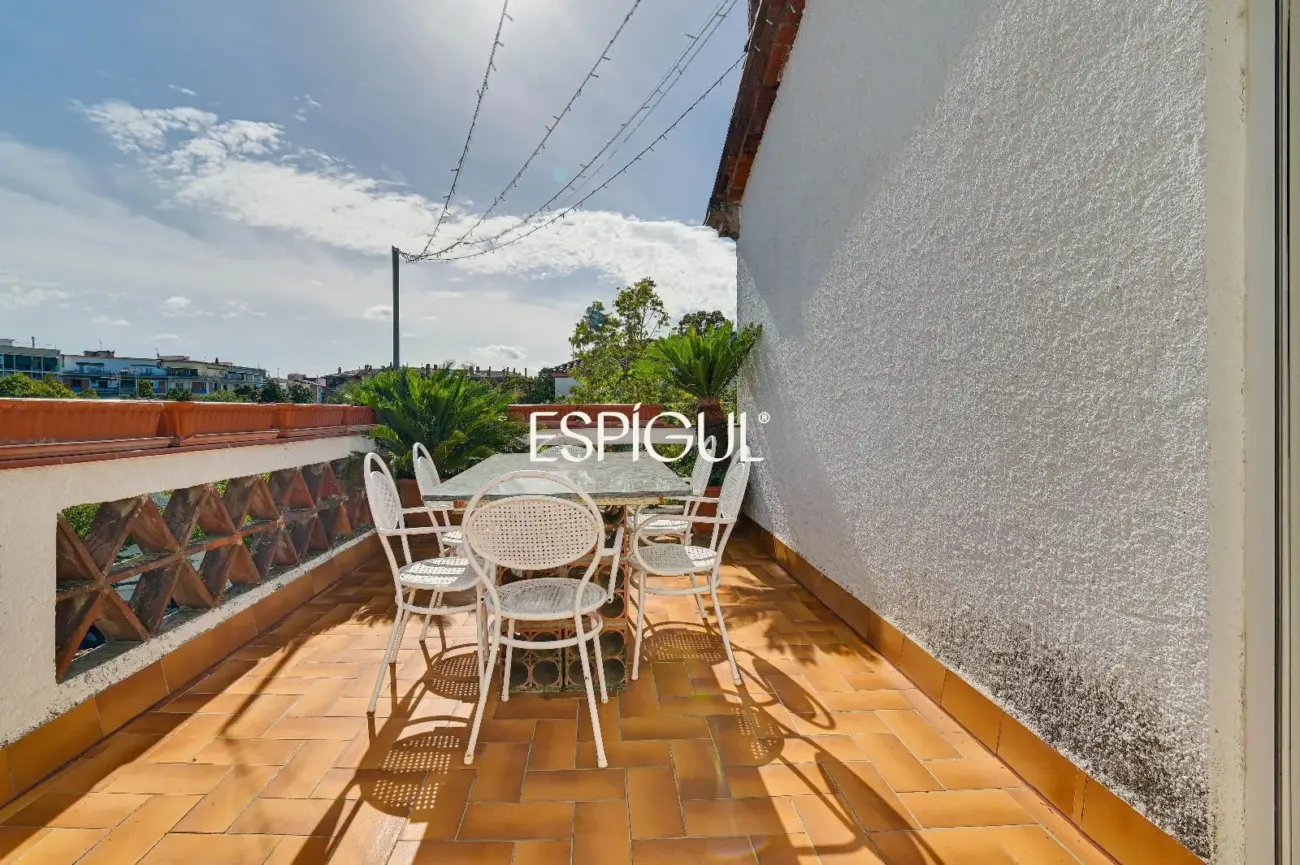 Haus zum Verkauf mit 4 Schlafzimmern in Sant Narcís