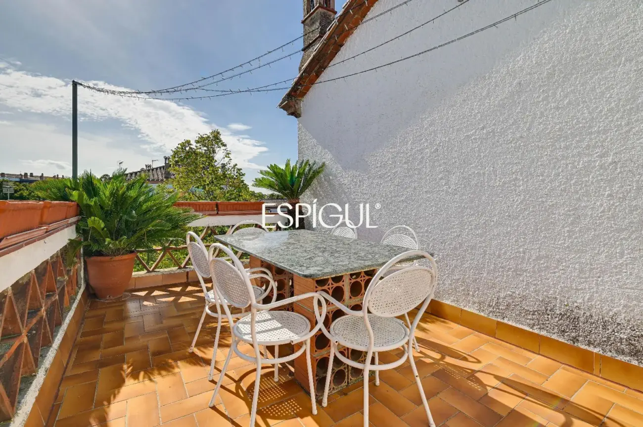Haus zum Verkauf mit 4 Schlafzimmern in Sant Narcís